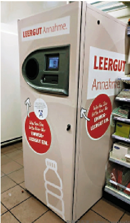 　　圖：德國採用「按金制度」，消費者購買飲品時需繳按金，用後把瓶罐放入自動回收機，憑票可取回按金。