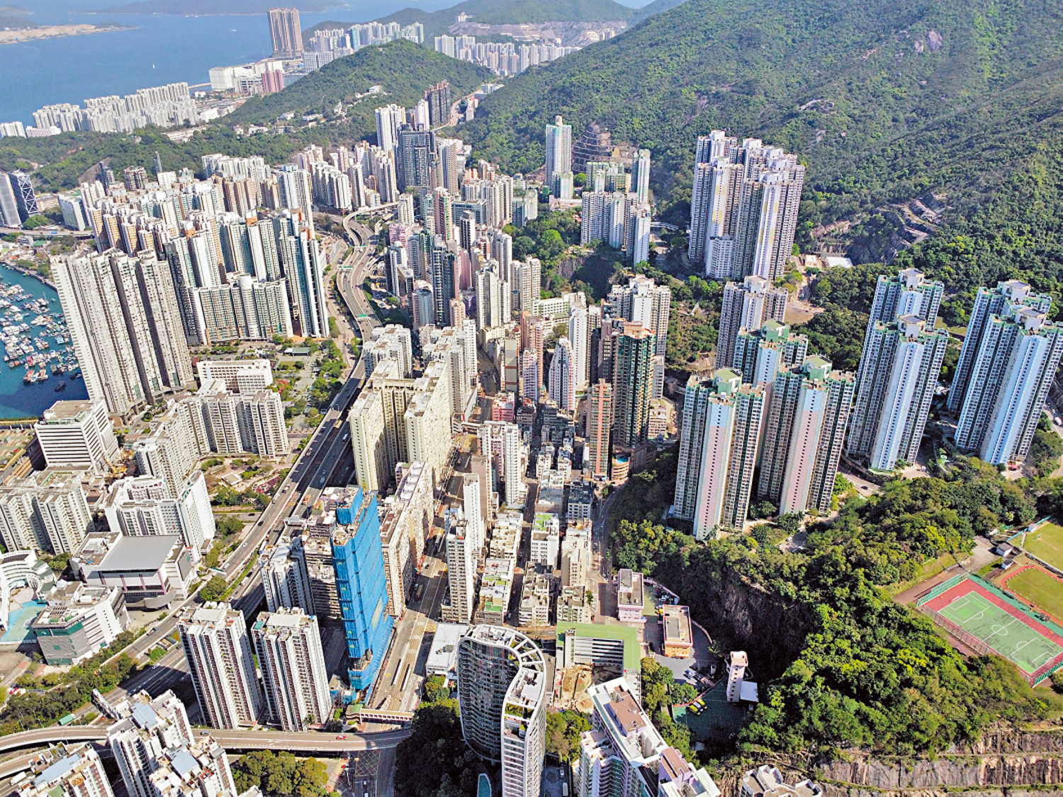 　　圖：大摩預計，本港今年的住宅樓價將跌約10%。