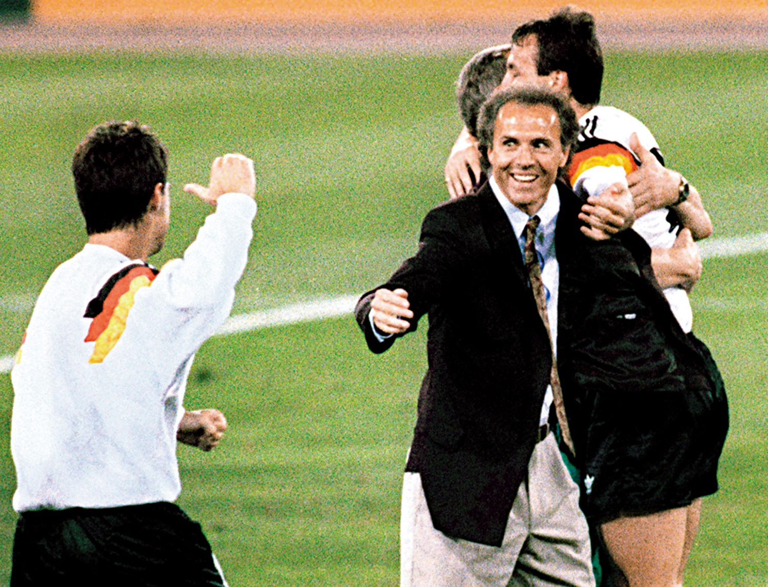 　　圖：碧根鮑華（前右）當教練時帶領西德隊奪得1990年世盃冠軍。