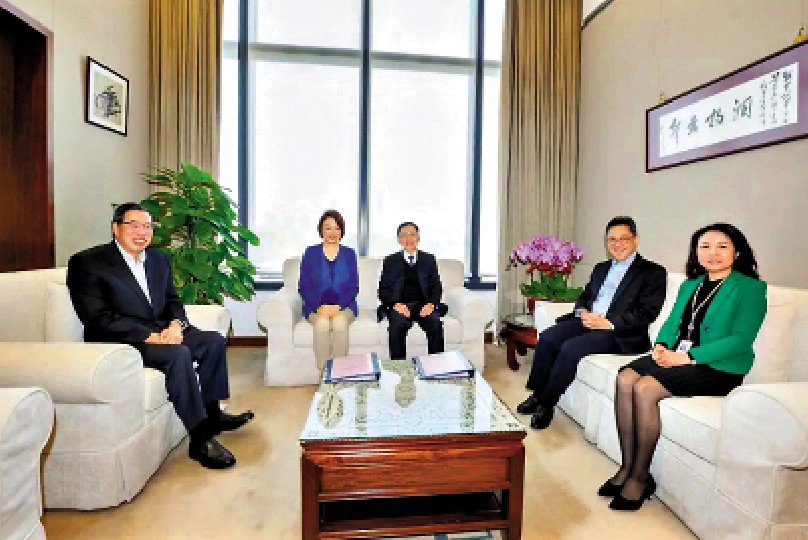 　　圖：立法會主席梁君彥主持「早會」，內會主席李慧琼和新任內會副主席陳健波等出席。