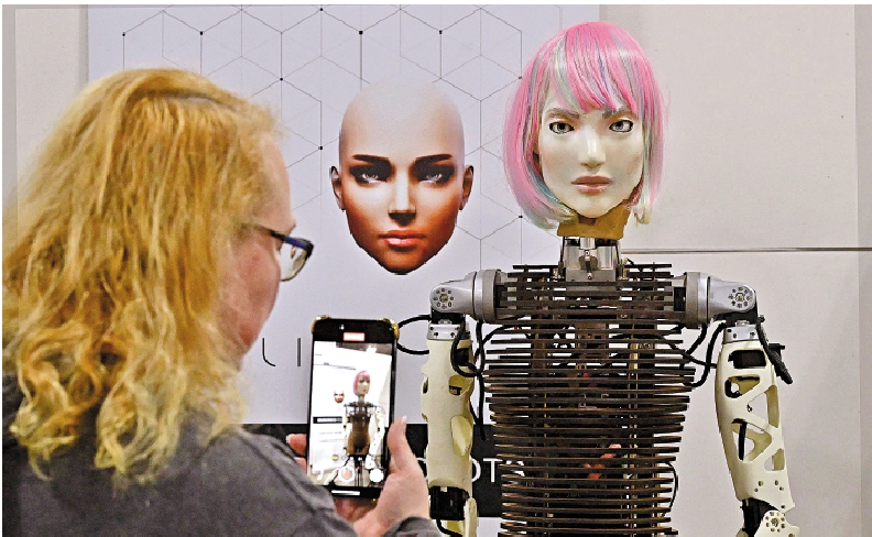 　　圖：IMF表示，AI將影響全球約40%的工作。圖為本月消費電子展上的仿人機器人。\法新社