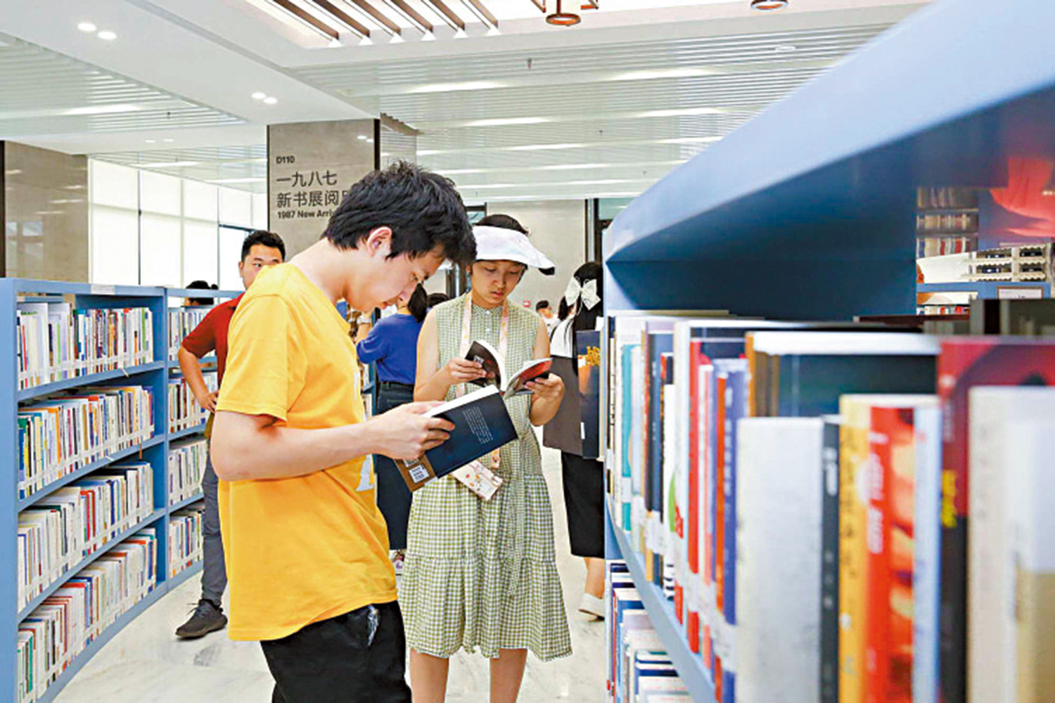 　　圖：去年的北京大學開放體驗日，學生參觀北大圖書館。