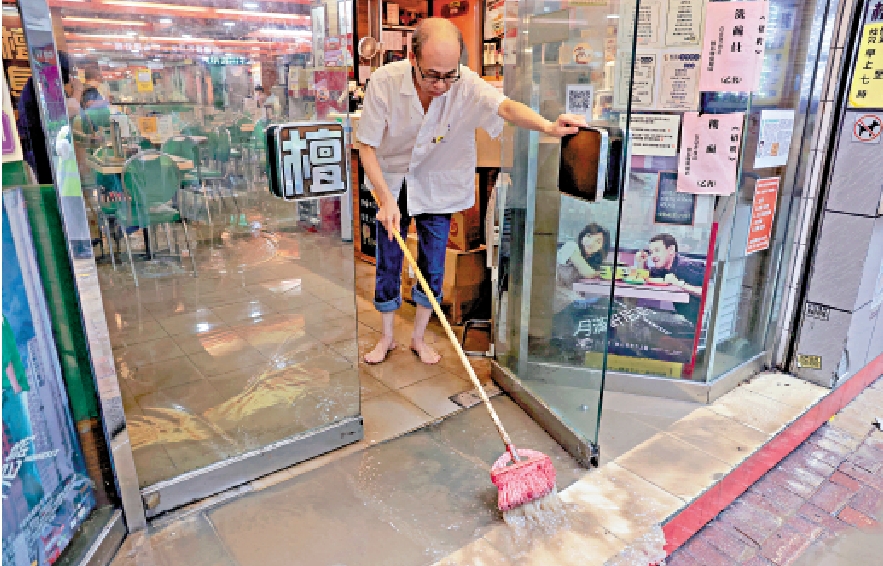 　　圖：灣仔區計劃進行改善雨水排放系統，減低區內水浸風險。