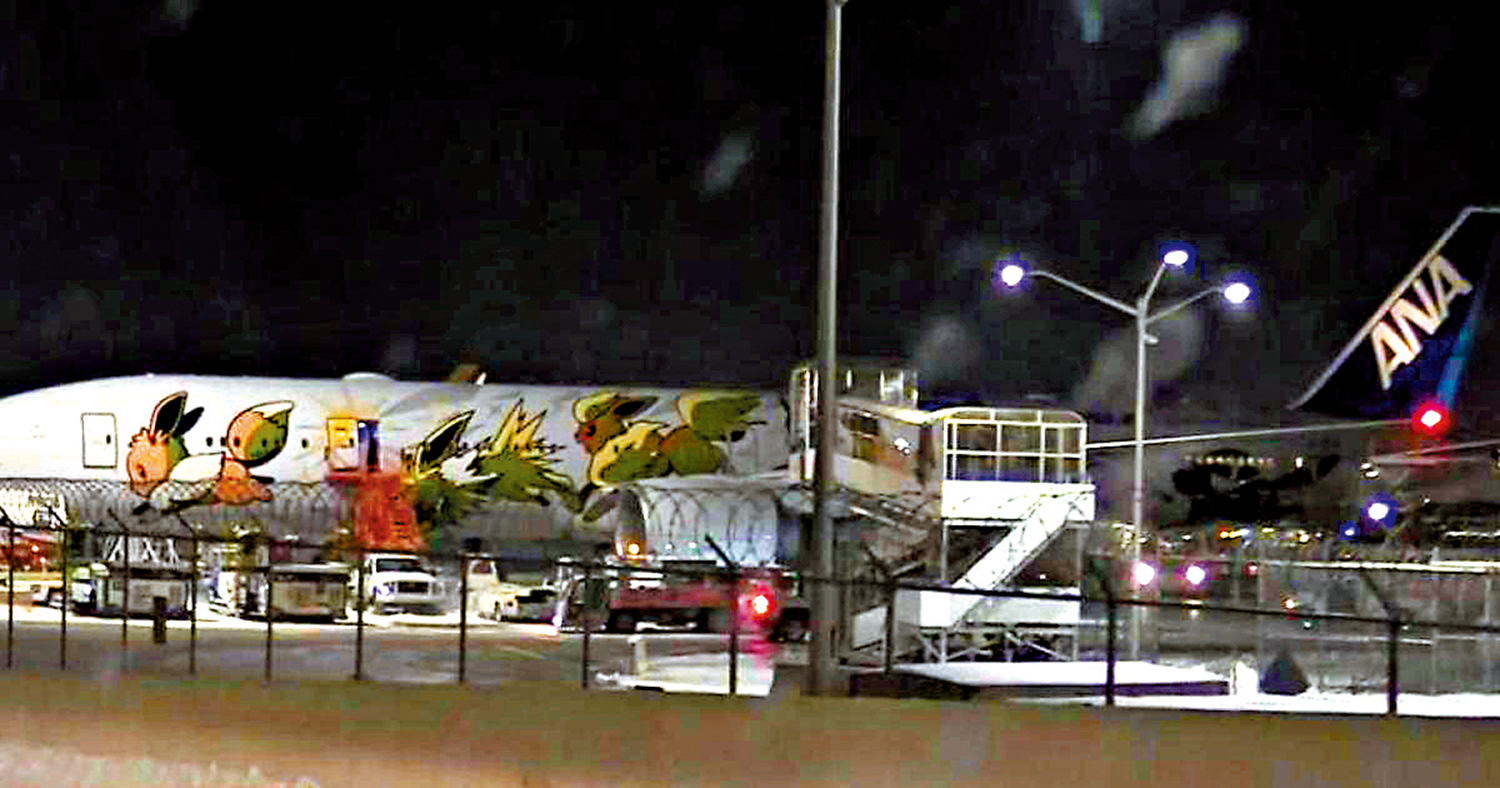 　　圖：全日空的一架波音飛機於14日在美國芝加哥機場與達美航機擦撞。\網絡圖片