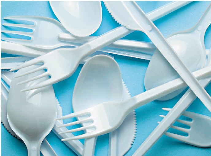 　　圖：食肆於4月22日起實施禁止提供九類即棄膠餐具。