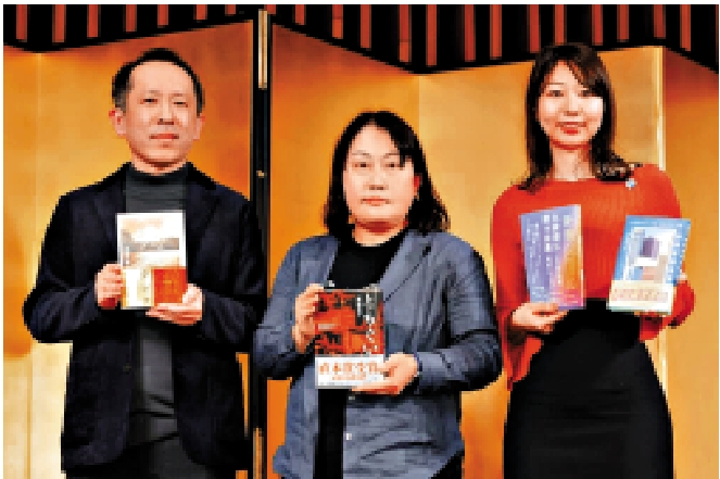 　　圖：九段理江（右）奪得日本第170屆芥川獎。\網絡圖片