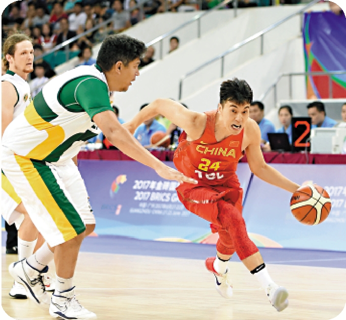 　　圖：曾令旭（右）曾入選中國男籃國家隊。