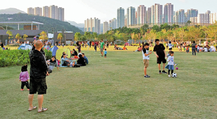 　　圖：陳志豪建議，在區內的香港單車館公園周邊增設常設夜市，創造區內就業職位。