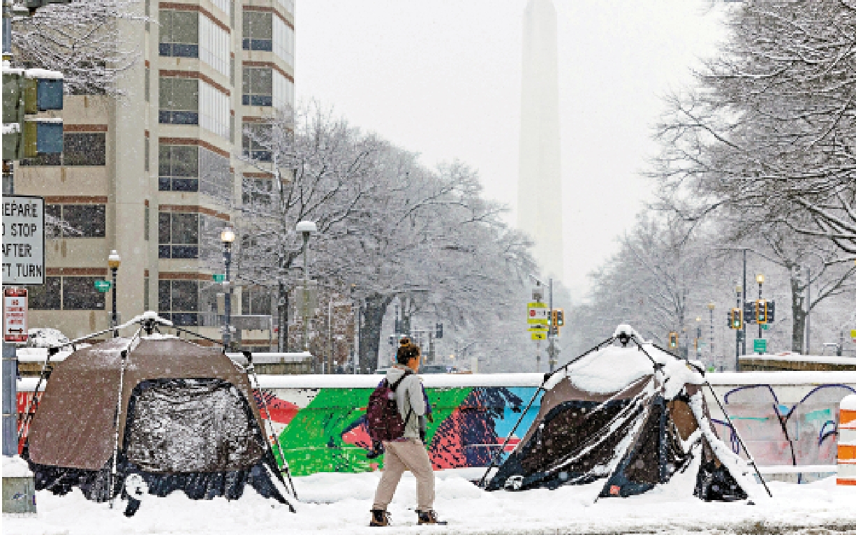 　　圖：冬季風暴近日襲擊美國，華盛頓19日大雪紛飛。/路透社