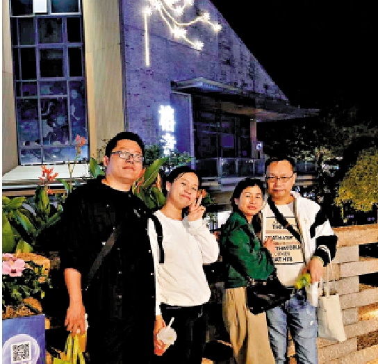 　　圖：港人蔡女士（右二）與外甥女夫妻平時經常在深圳聚會。/受訪者供圖
