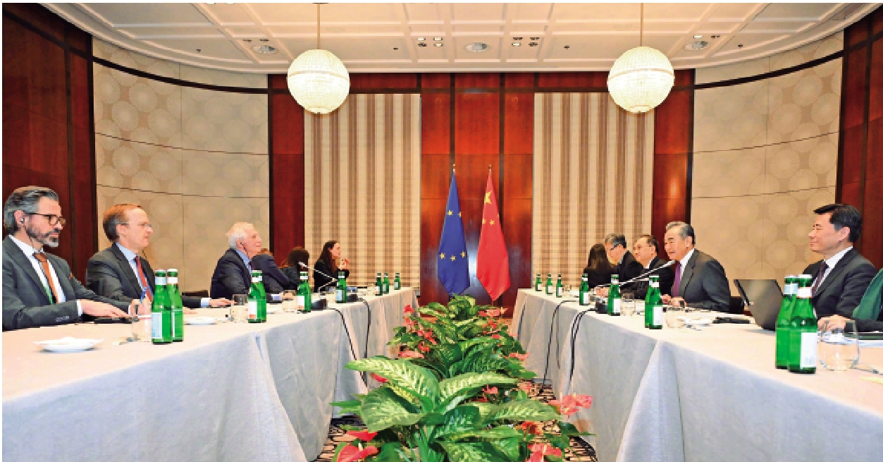 　　圖：2月16日，王毅在出席慕尼黑安全會議期間應約會見歐盟外交與安全政策高級代表博雷利。\中國外交部網站