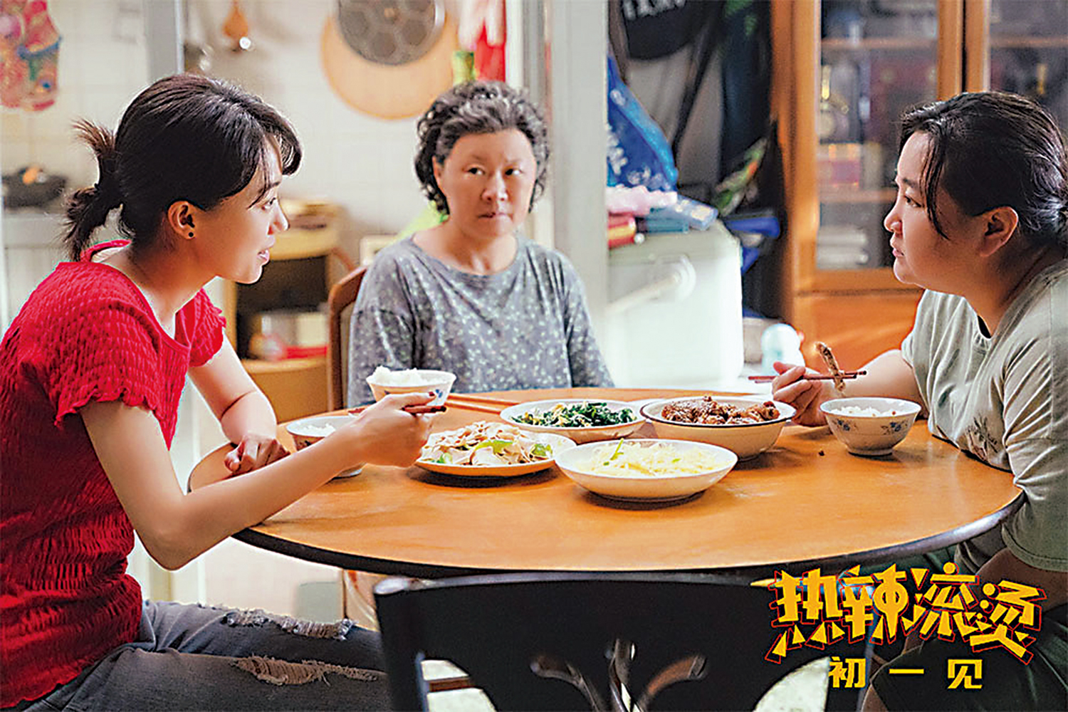 　　圖：賈玲（右）在《熱辣滾燙》中飾演肥女樂瑩。