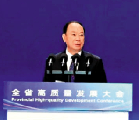 　　圖：廣東省委書記黃坤明在大會上發表講話。