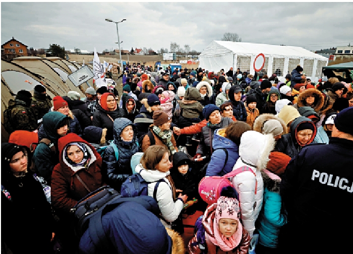 　　圖：2022年3月，大批烏克蘭難民逃往鄰國波蘭。\路透社