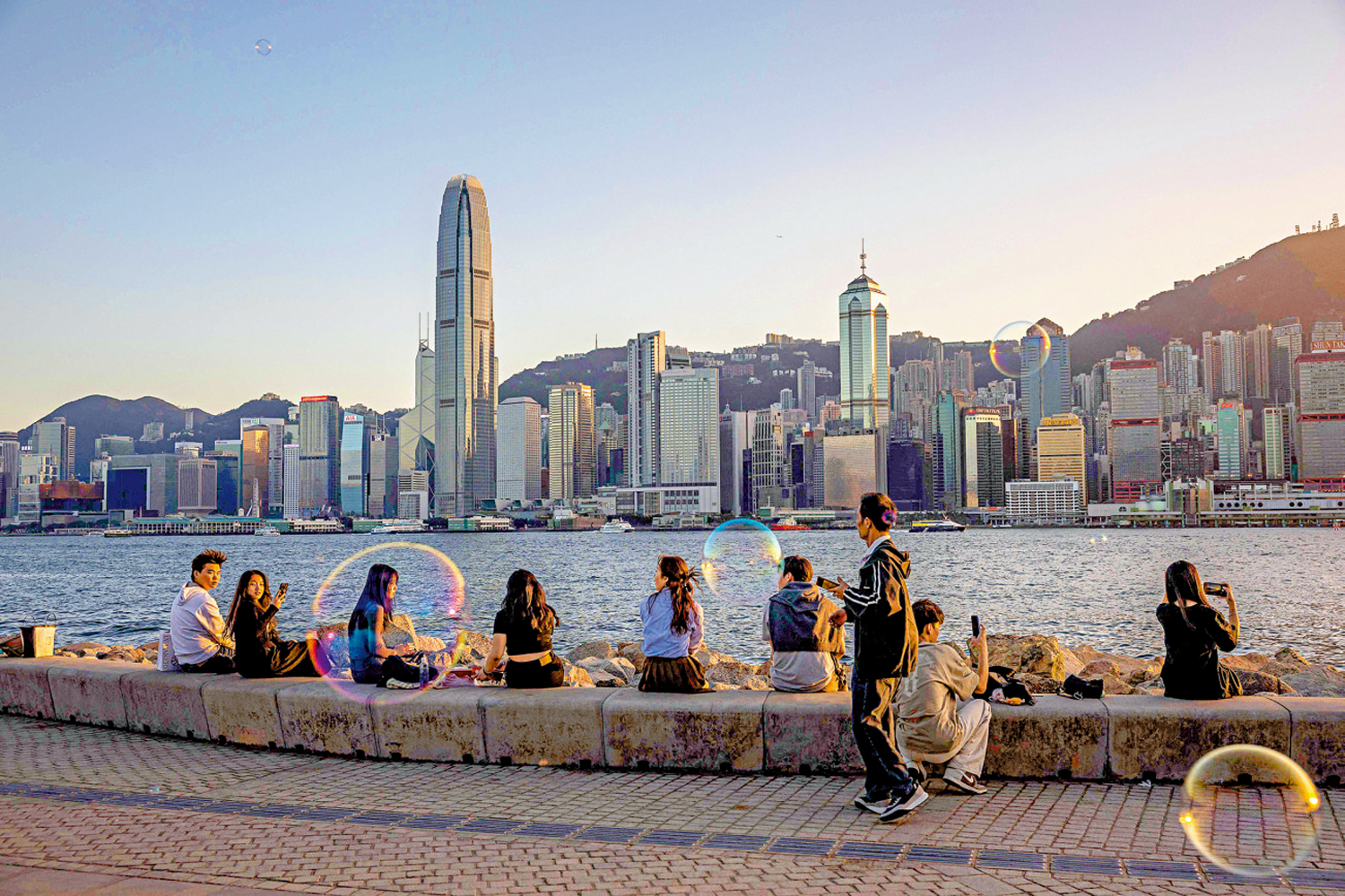 　　圖：維港海濱將加入商業設施，估計包括餐飲和表演等，提升海濱吸引力。