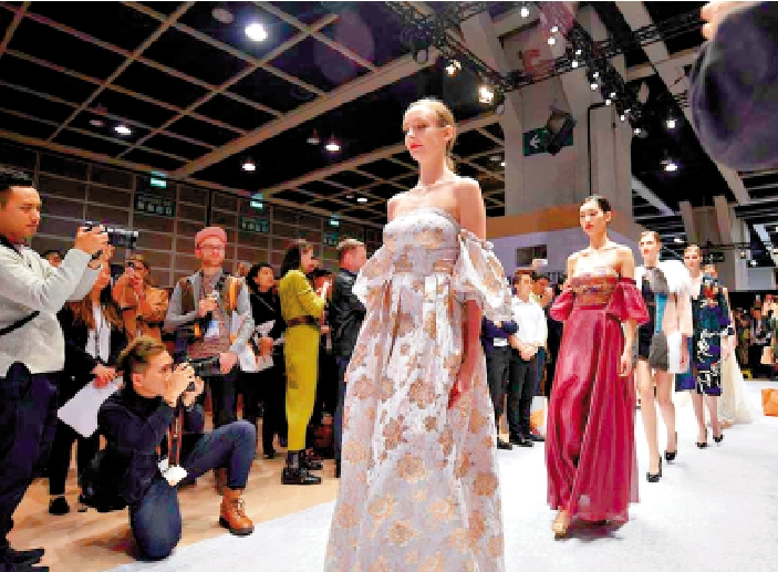 　　圖：有議員期望吸引更多時裝盛事「落戶」。圖為2023香港時裝節秋冬系列活動。