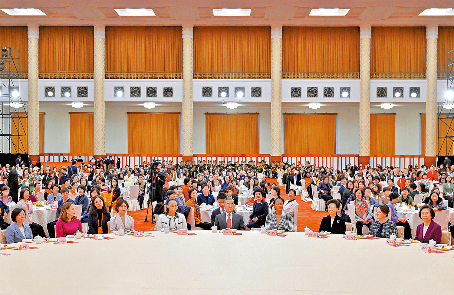 　　圖：紀念「三八」國際婦女節中外婦女招待會，日前在北京隆重舉行。\新華社