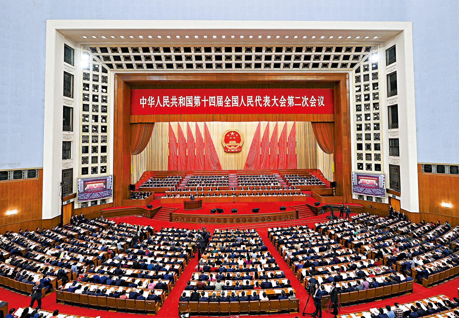 　　圖：3月8日，十四屆全國人大二次會議在北京人民大會堂舉行第二次全體會議。\新華社