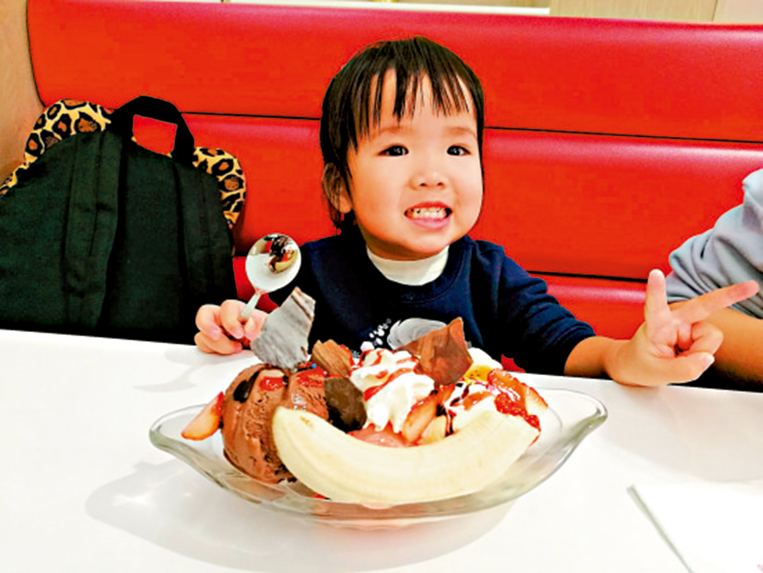 　　圖：疑因醫療事故變成植物人的女童周天瑜，昨傍晚離世。