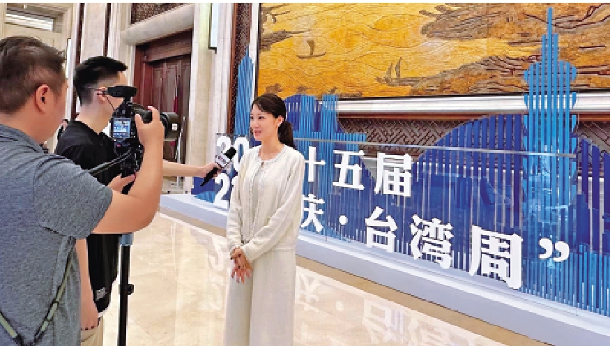 　　圖：台青楊京儒通過拍視頻，讓更多的台青了解進步的大陸。