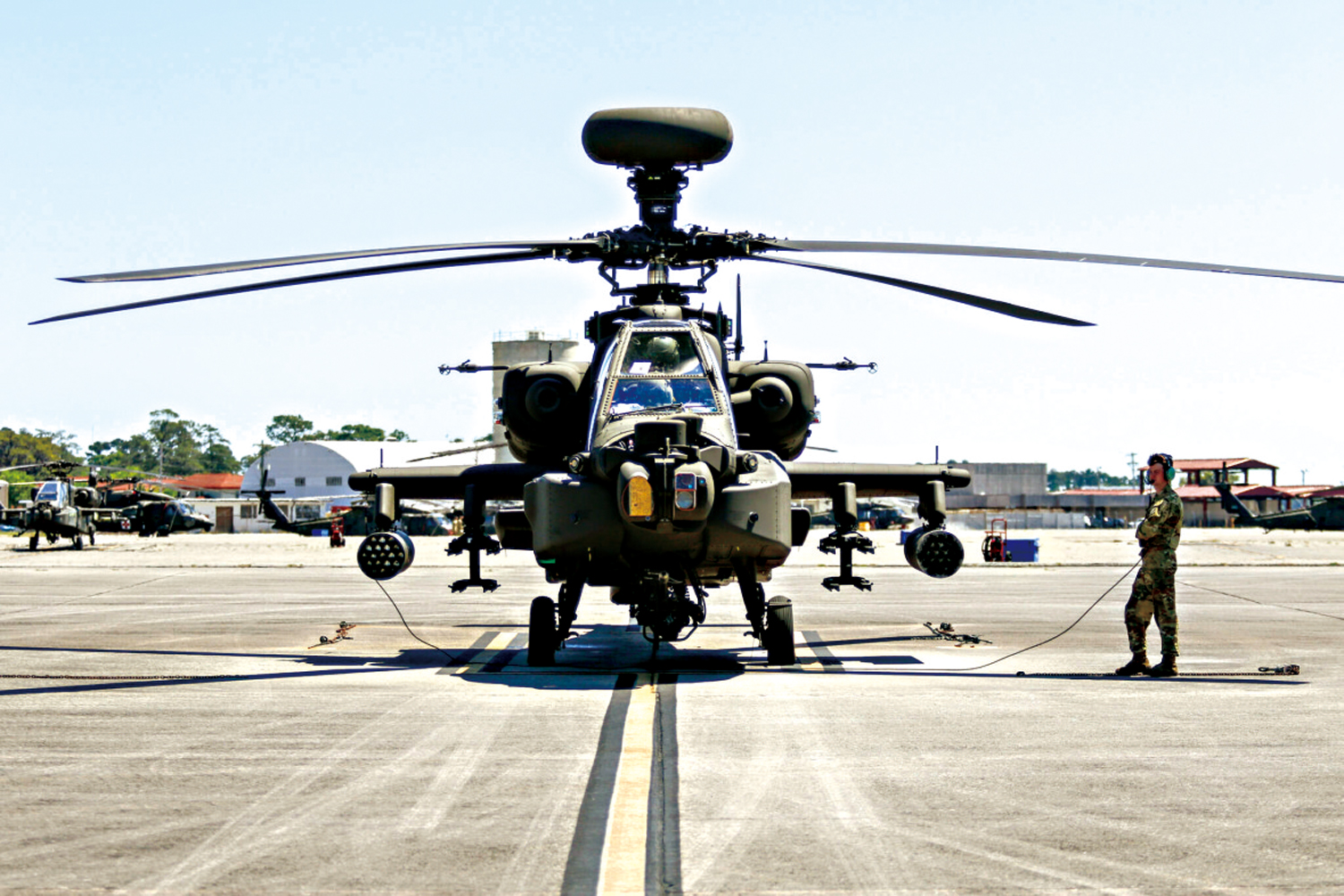 　　圖：AH-64E「衛士阿帕奇」添加了無人機操控能力，武直-20也可能有相類設計。