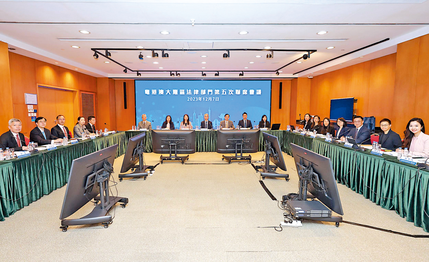 　　圖：第五次粵港澳大灣區法律部門聯席會議去年12月舉行，三方就同時發布及施行各自的大灣區調解員資格資歷評審細則達成共識。