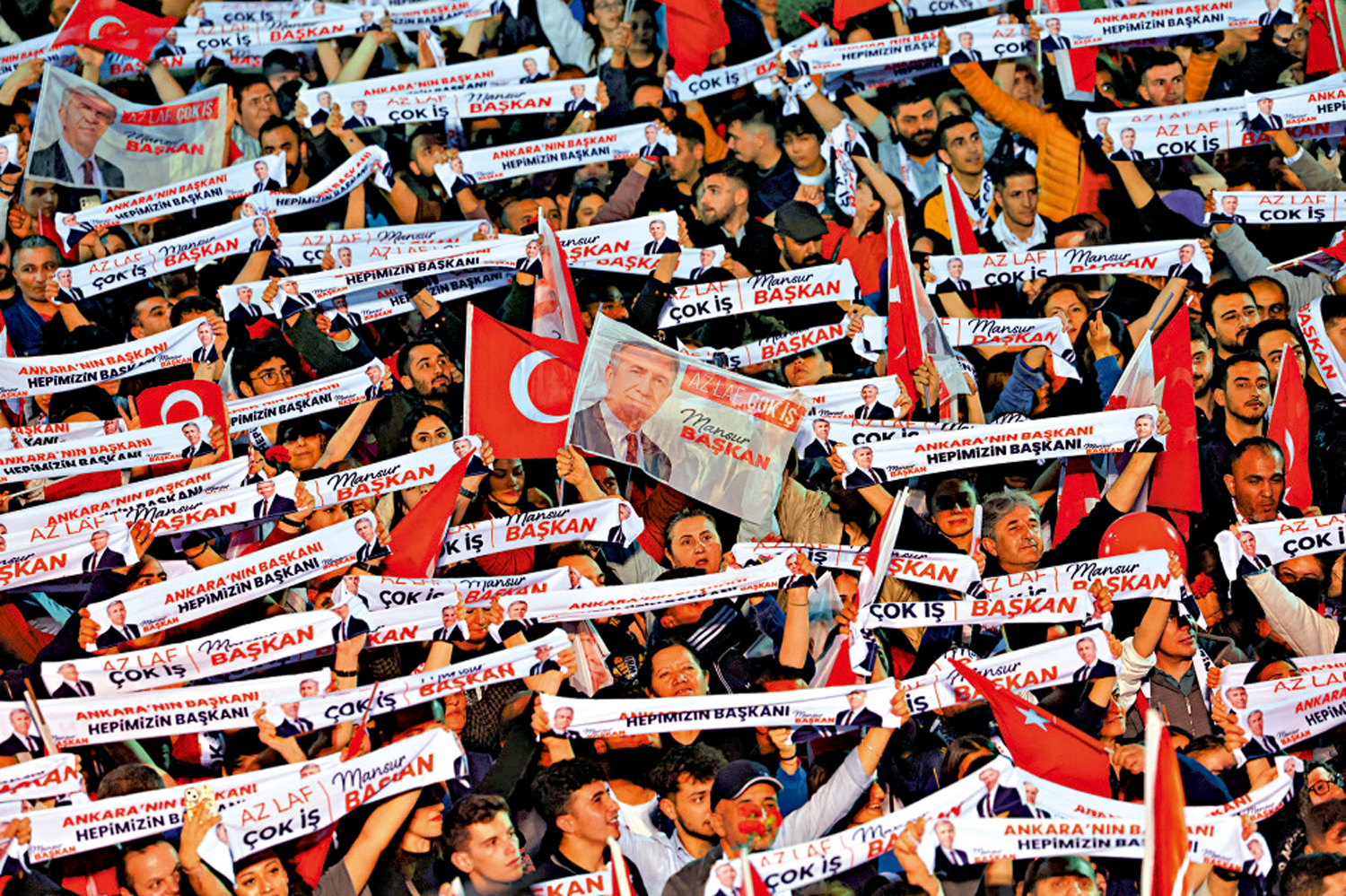 　　圖：3月31日，土耳其主要反對黨共和人民黨的支持者在安卡拉慶祝。\路透社