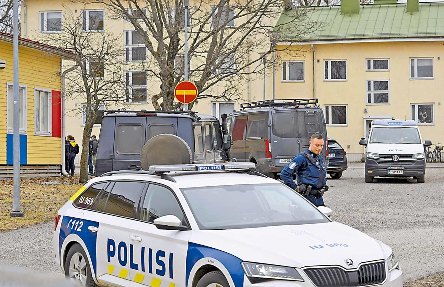 　　圖：芬蘭警方2日抵達維埃托拉學校槍擊現場。\美聯社