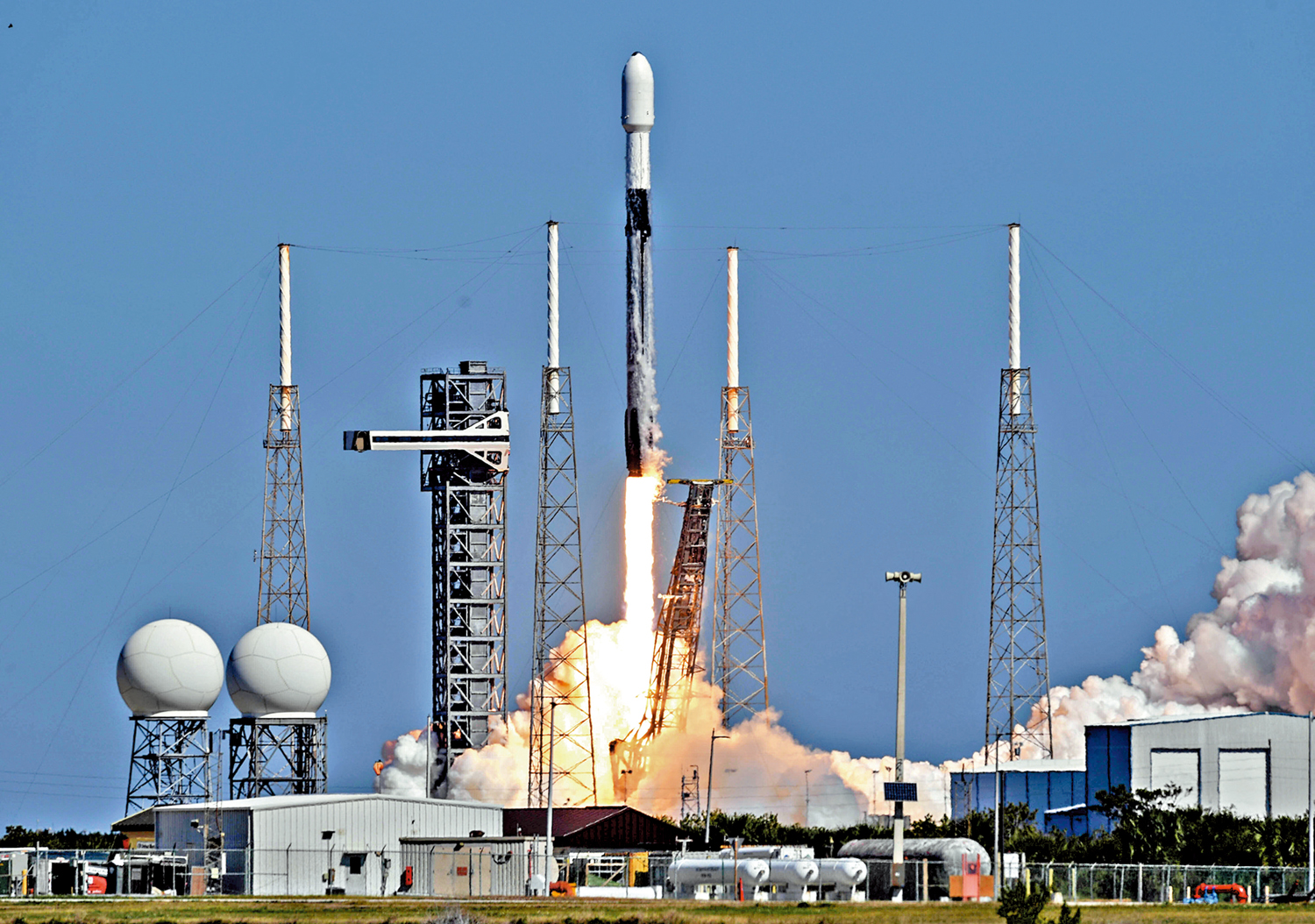 　　圖：SpaceX獵鷹9號火箭1月20日升空，前往國際太空站。\美聯社