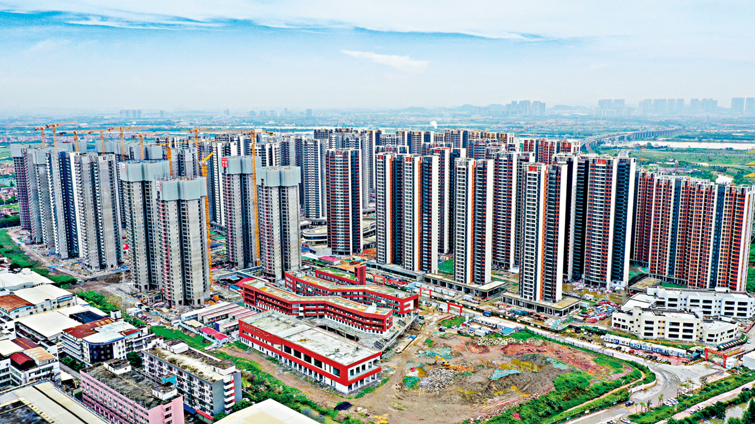 　　圖：廣州住房公積金管理中心昨日公布，提高申請購房貸款的最高額度，當中的一人申請上調至70萬元人民幣。