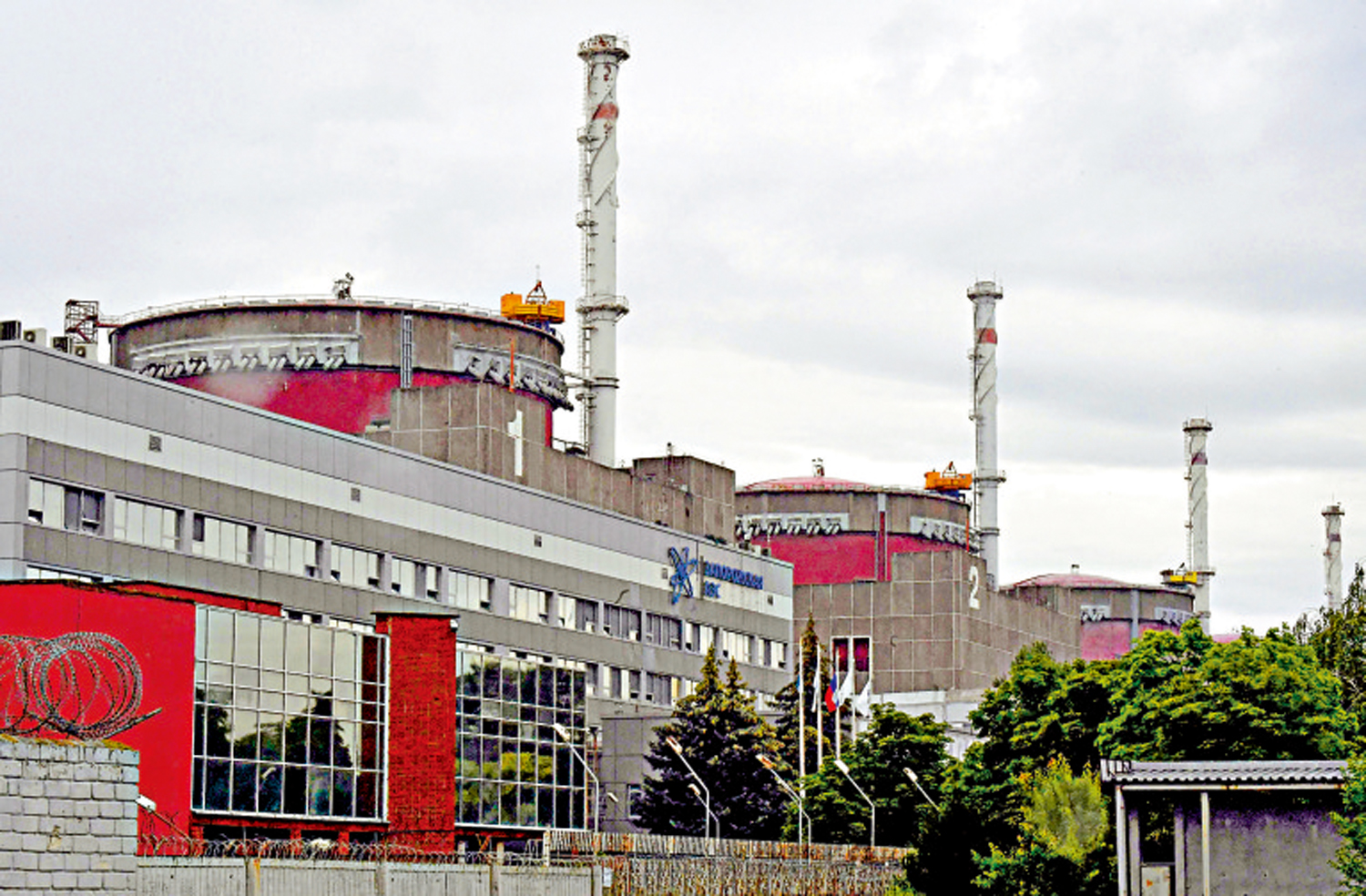 　　圖：扎波羅熱核電站7日再次遭到襲擊。\法新社