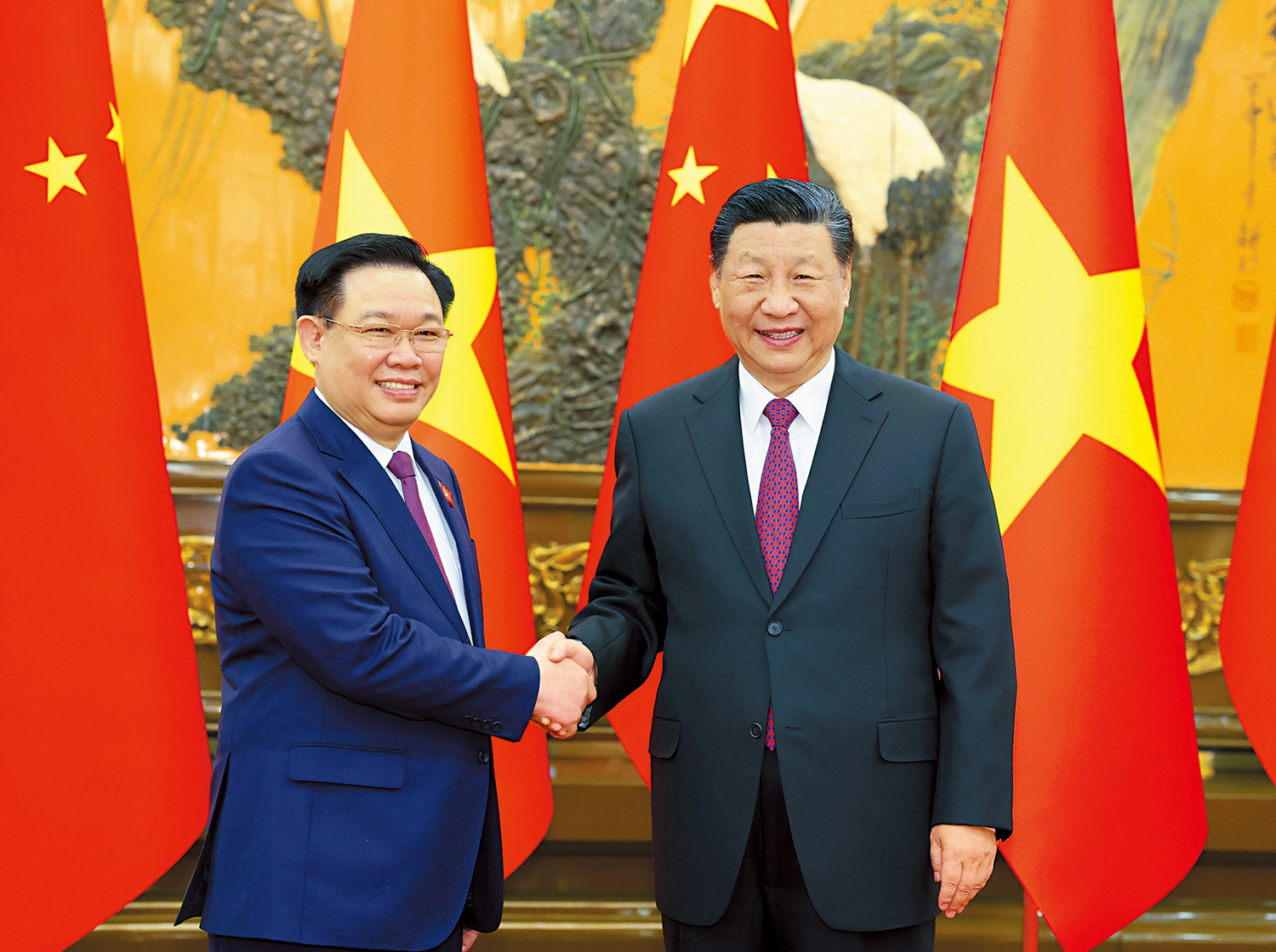 　　圖：8日，中國國家主席習近平會見越南國會主席王庭惠。\新華社