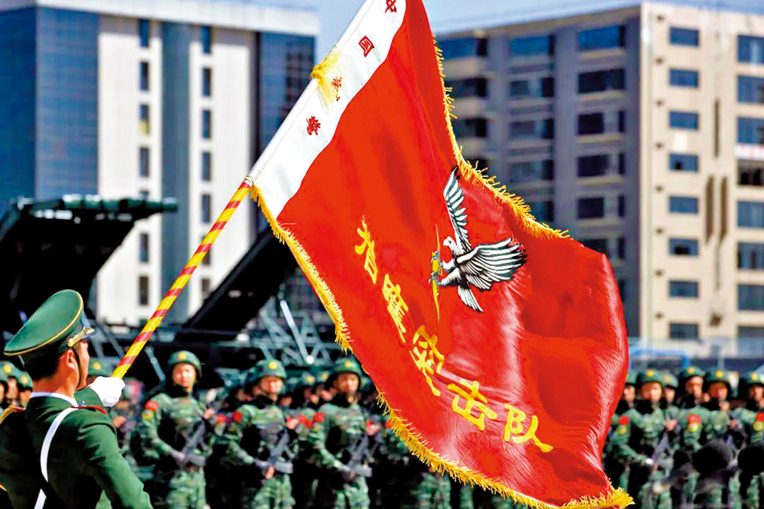 　　圖：武警「獵鷹突擊隊」的戰旗。