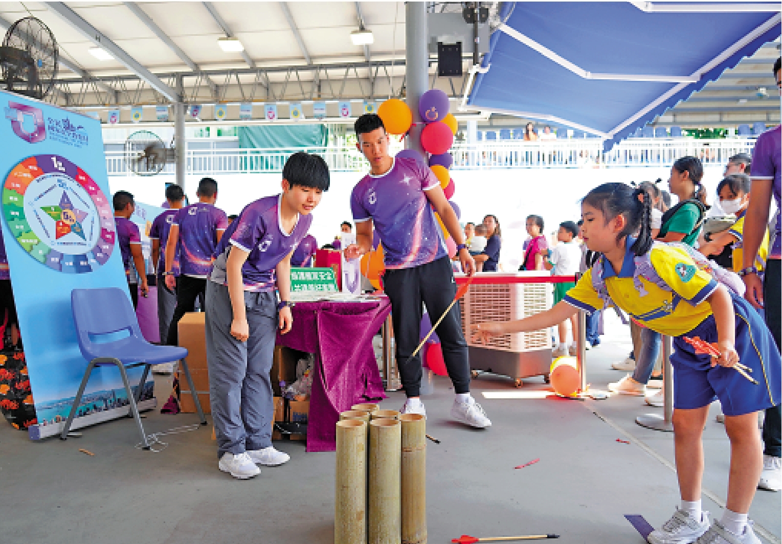 　　圖：香港青年應發揮所長主動融入國家發展大局，為香港的「新發展」貢獻「新動能」。圖為學生參與「全民國家安全教育日」活動。