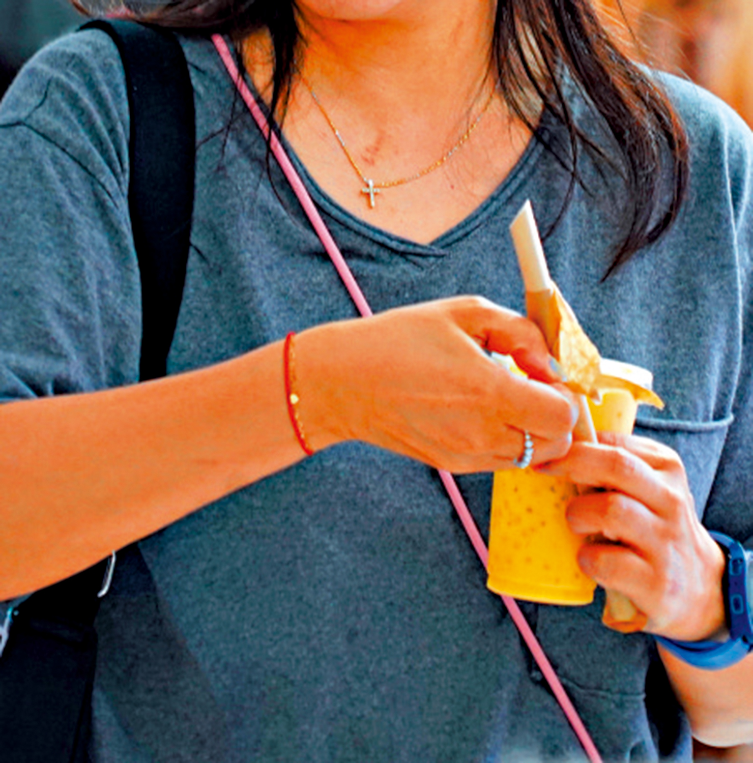 　　圖：外國有研究指多數紙飲管含有致癌物，惟本地供應商表明產品全部通過安全測試。