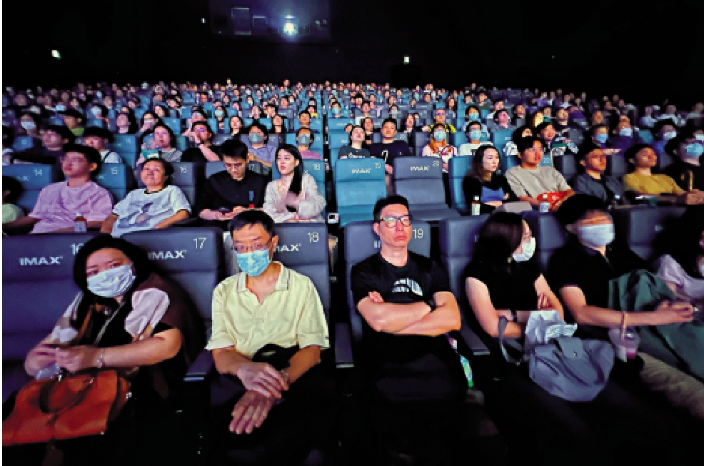 　　圖：4月21日是「全港戲院日」，尖沙咀一家影院上座率高。\香港中通社