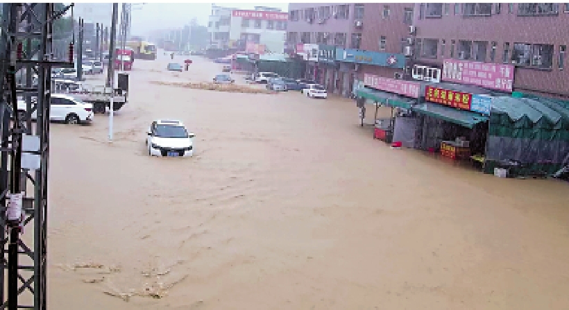　　圖：5月4日，受強降雨的影響，中山坦洲鎮部分街道出現明顯積水。