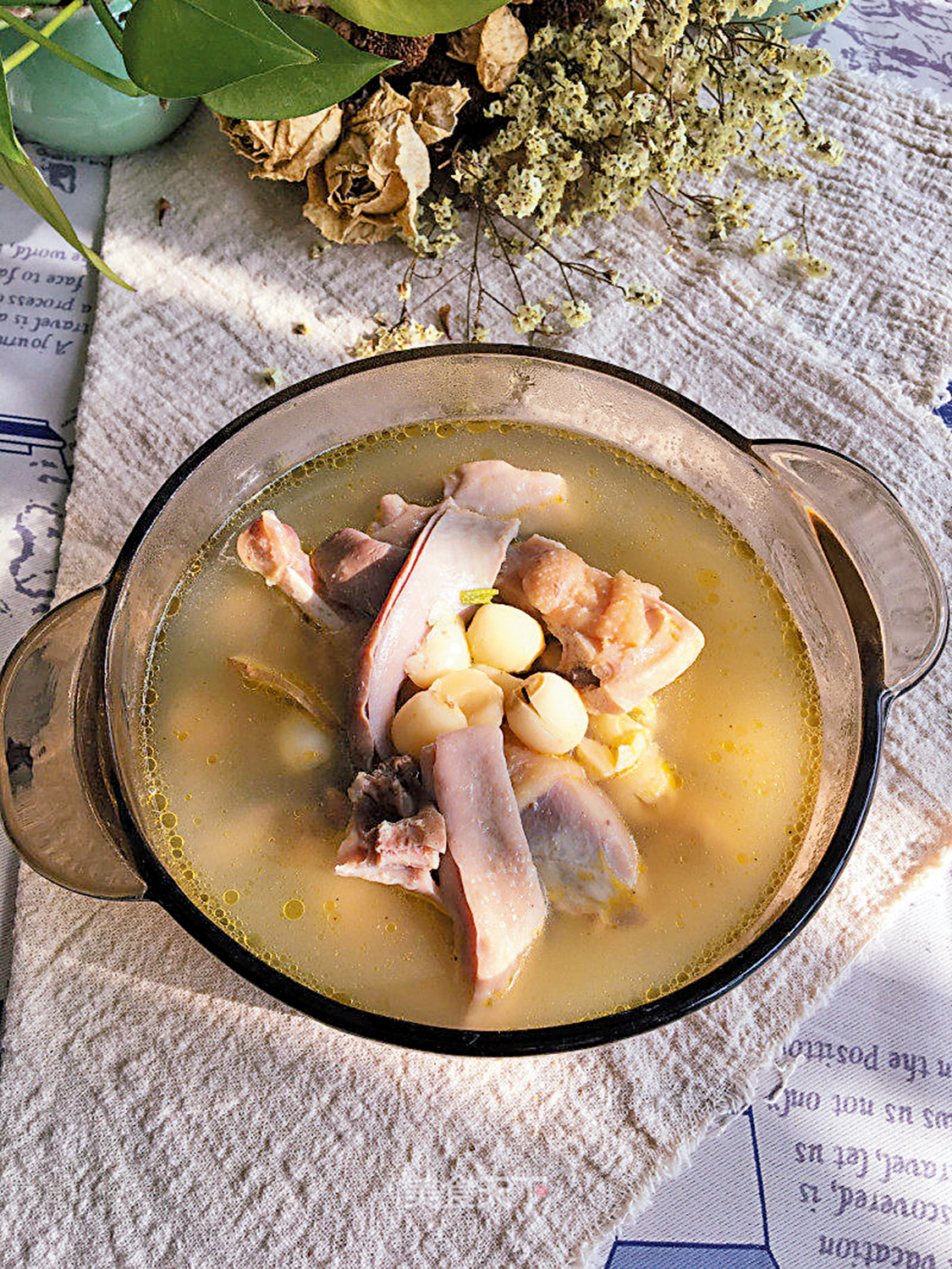 　　圖：蓮子豬肚湯具健脾益胃、養心安神功效。