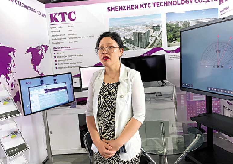 　　圖：深圳康冠科技物流總經理吳淑君帶着公司的產品參加了第六屆全球AEO大會。