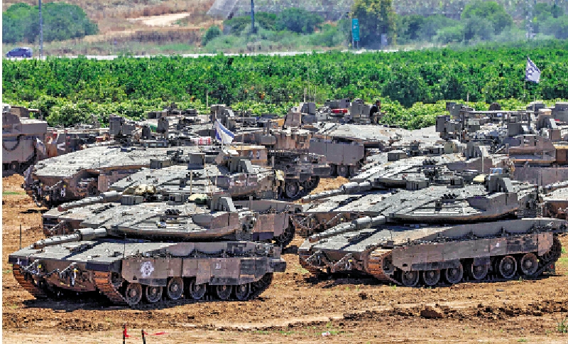 　　圖：以軍坦克8日向加沙邊境行進。\法新社