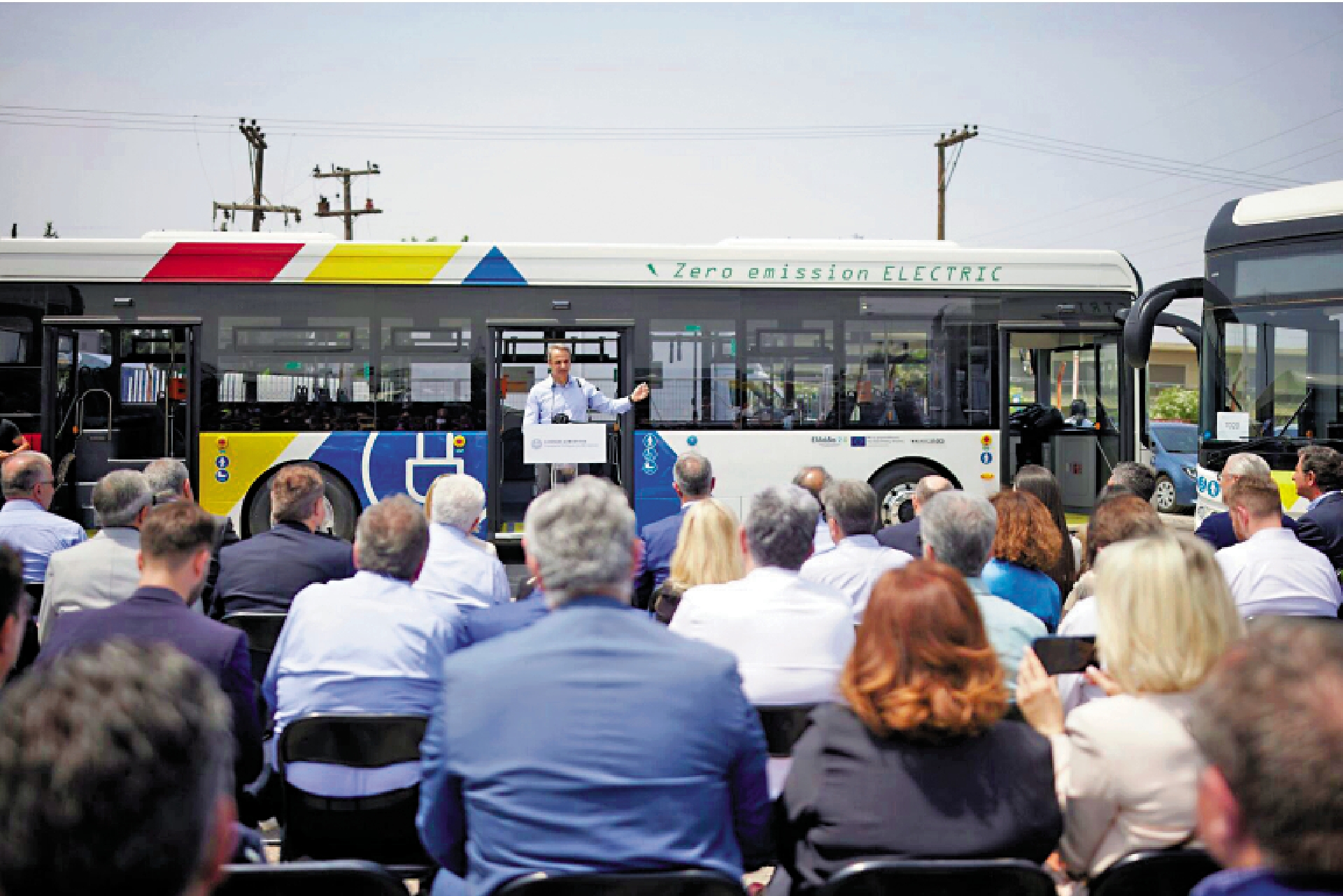 　　圖：5月20日，希臘總理米佐塔基斯在北部港口城市塞薩洛尼基出席公開活動，他對首批中國製造的電動公交車正式在希臘投入運營表示歡迎。/受訪者供圖