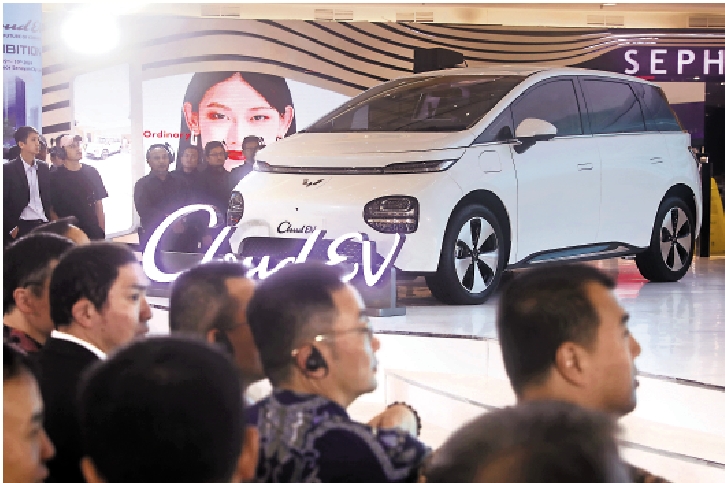 　　圖：5月15日，中國車企五菱在印尼雅加達發布新款電動車CloudEV。/中新社