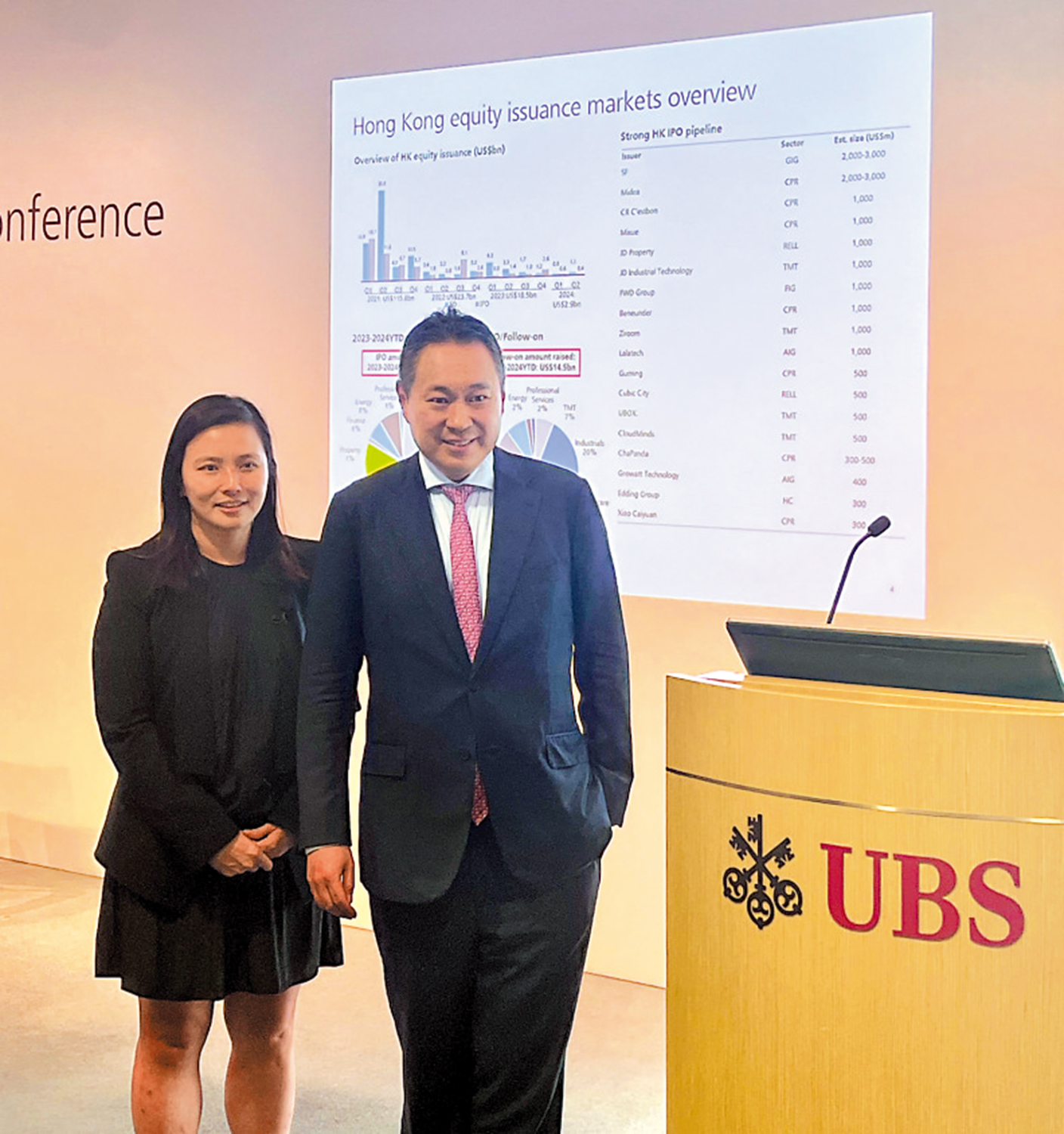 　　圖：瑞銀亞洲股票資本市場部聯席主管張倩嘉（左）表示，香港新股市場轉向正面發展。旁為瑞銀全球投資銀行部副主席及亞洲企業客戶部聯席主管李鎮國。