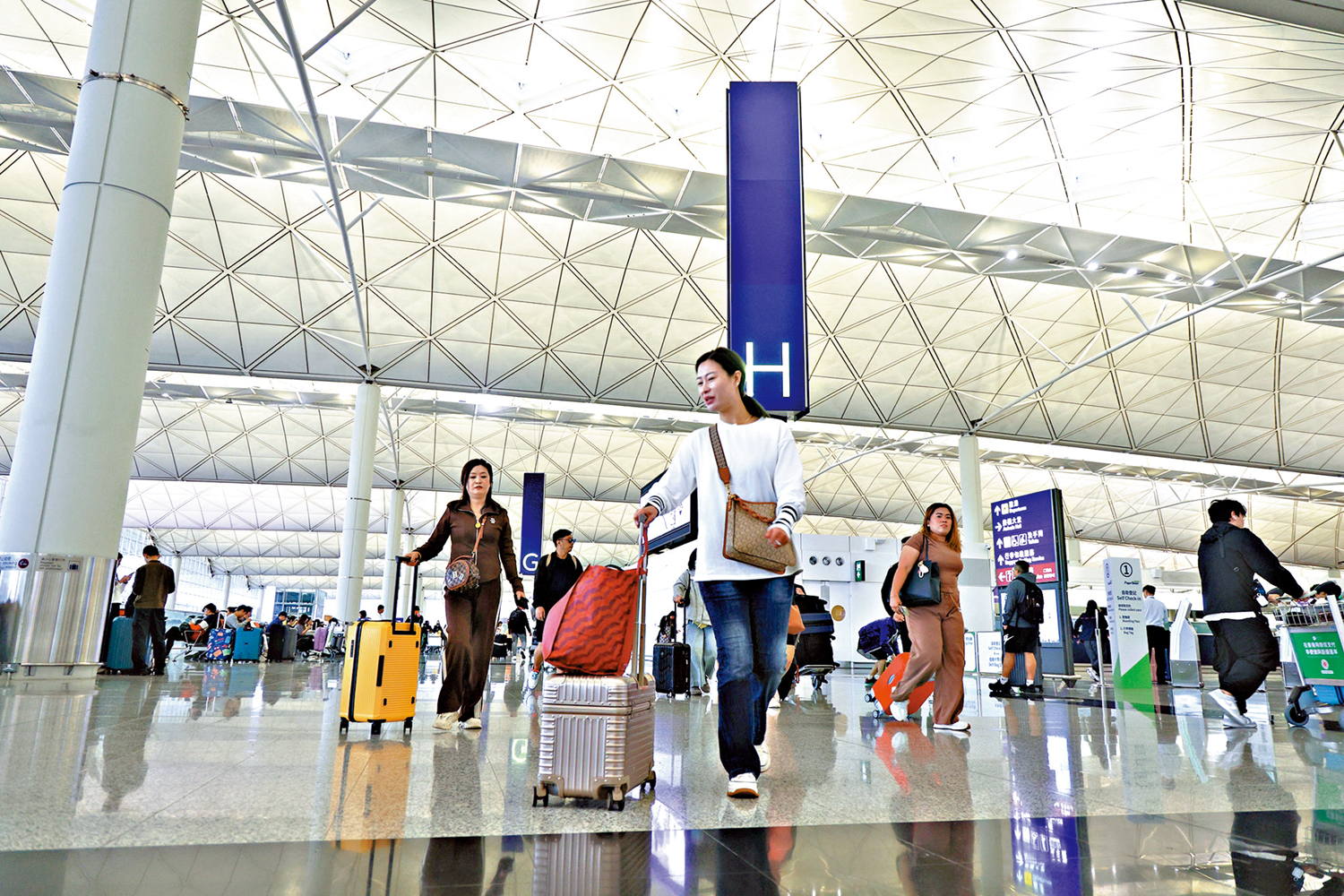 　　圖：香港國際機場位置優越，每年吸引1400萬內地旅客經香港飛往世界各地。