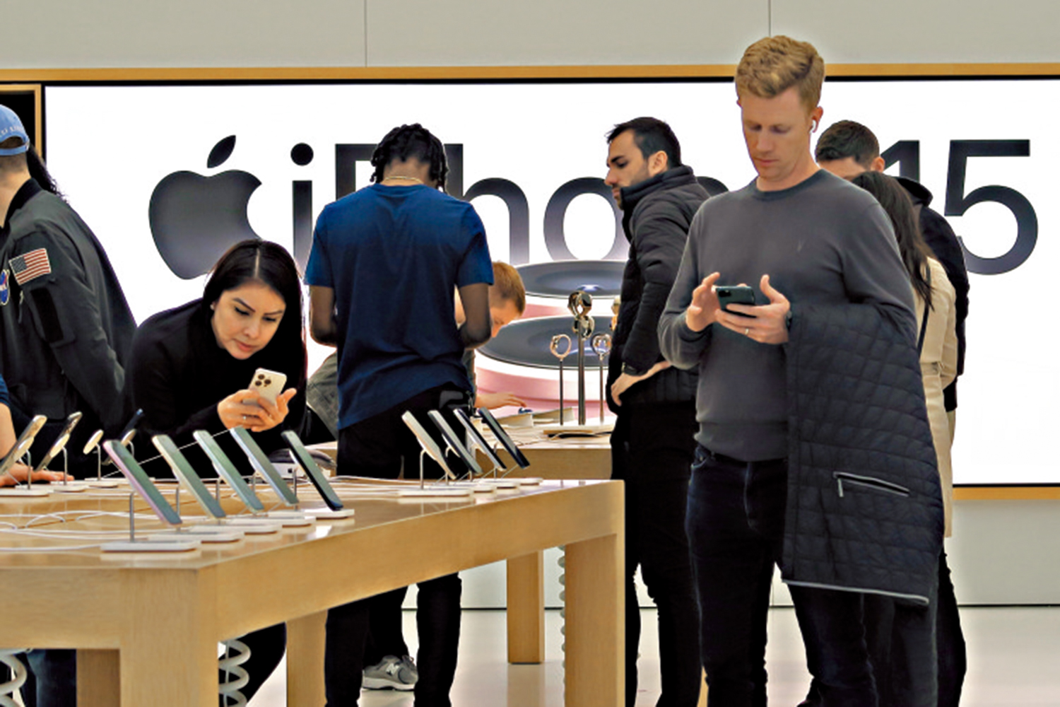 　　圖：美股科技七巨頭之一的蘋果，其產品iPhone 15銷量下跌。
