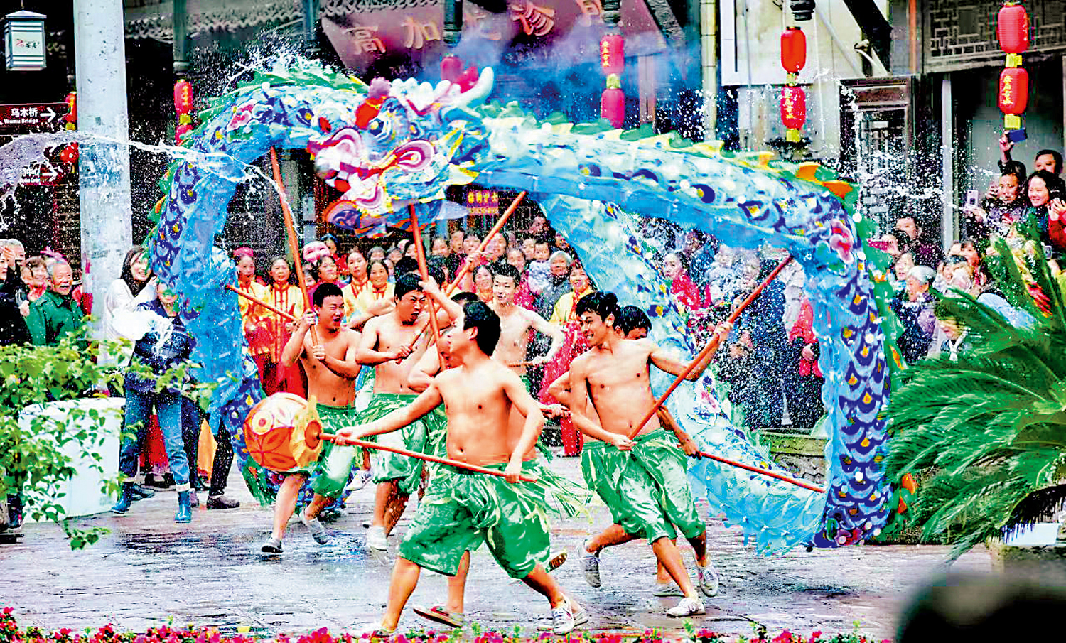　　圖：重慶銅梁安居古城「水雲龍」表演在端午假期上演。\受訪者供圖