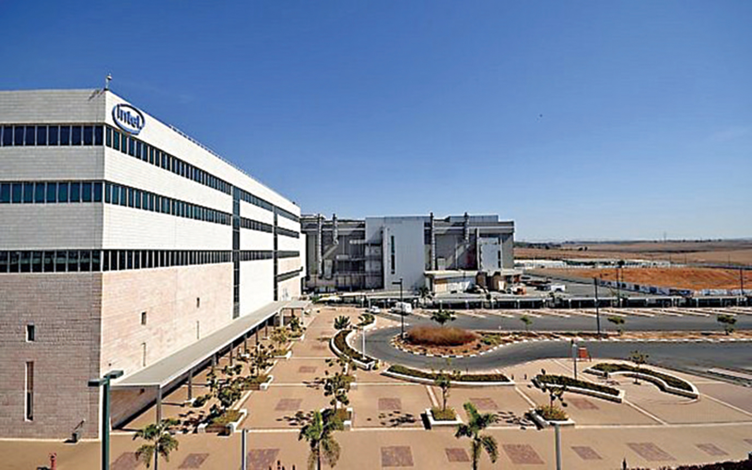 　　圖：Intel位於以色列基耶蓋特的大型芯片工廠。\網絡圖片