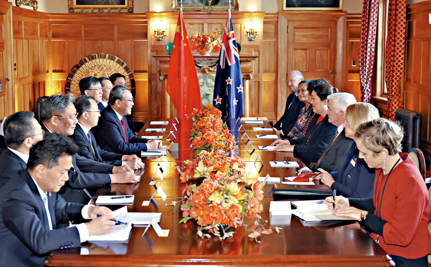 　　圖：當地時間6月13日下午，國務院總理李強在惠靈頓總督府會見新西蘭總督基羅。\新華社