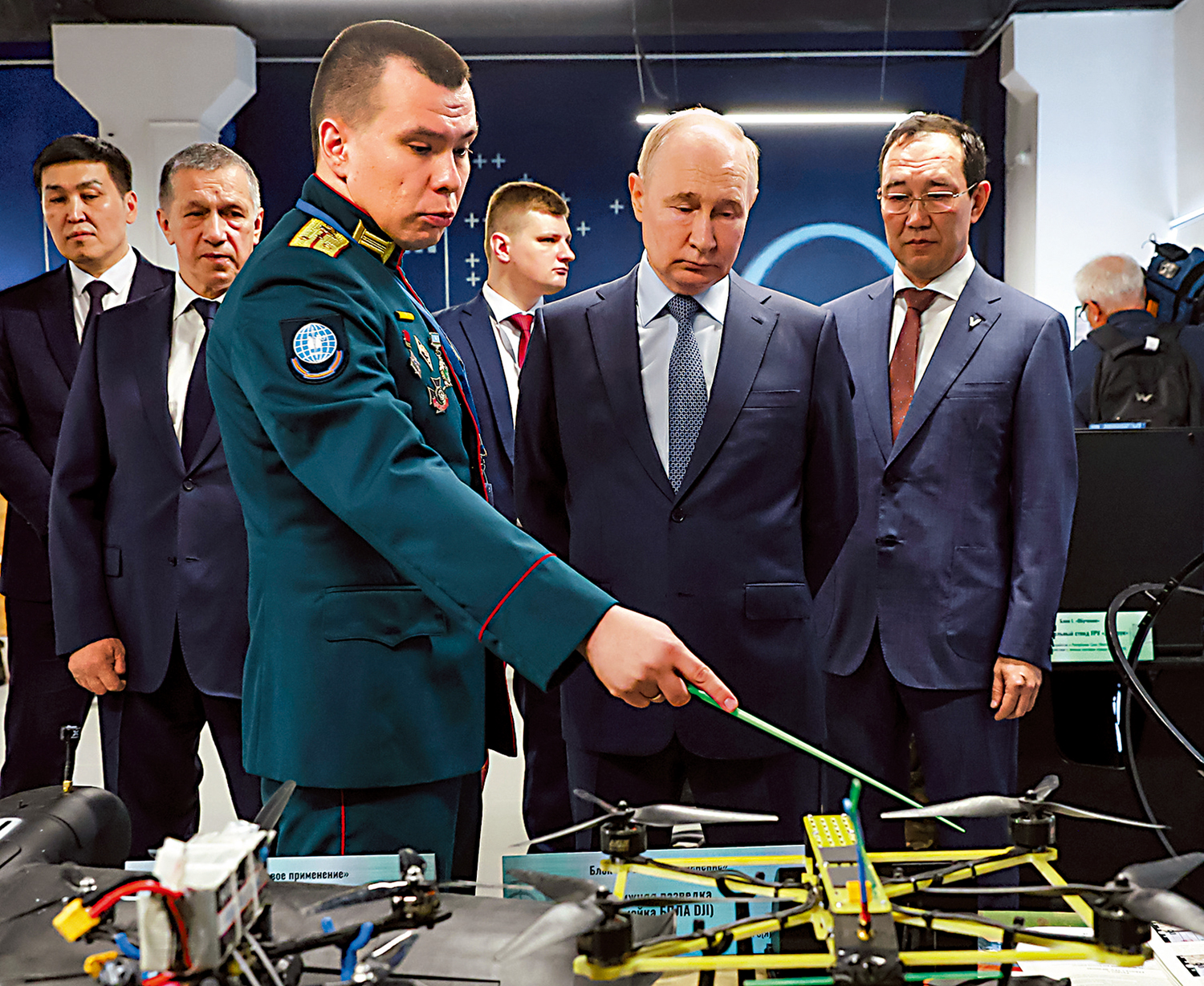 　　圖：普京（中）18日到訪俄遠東薩哈（雅庫特）共和國。\美聯社