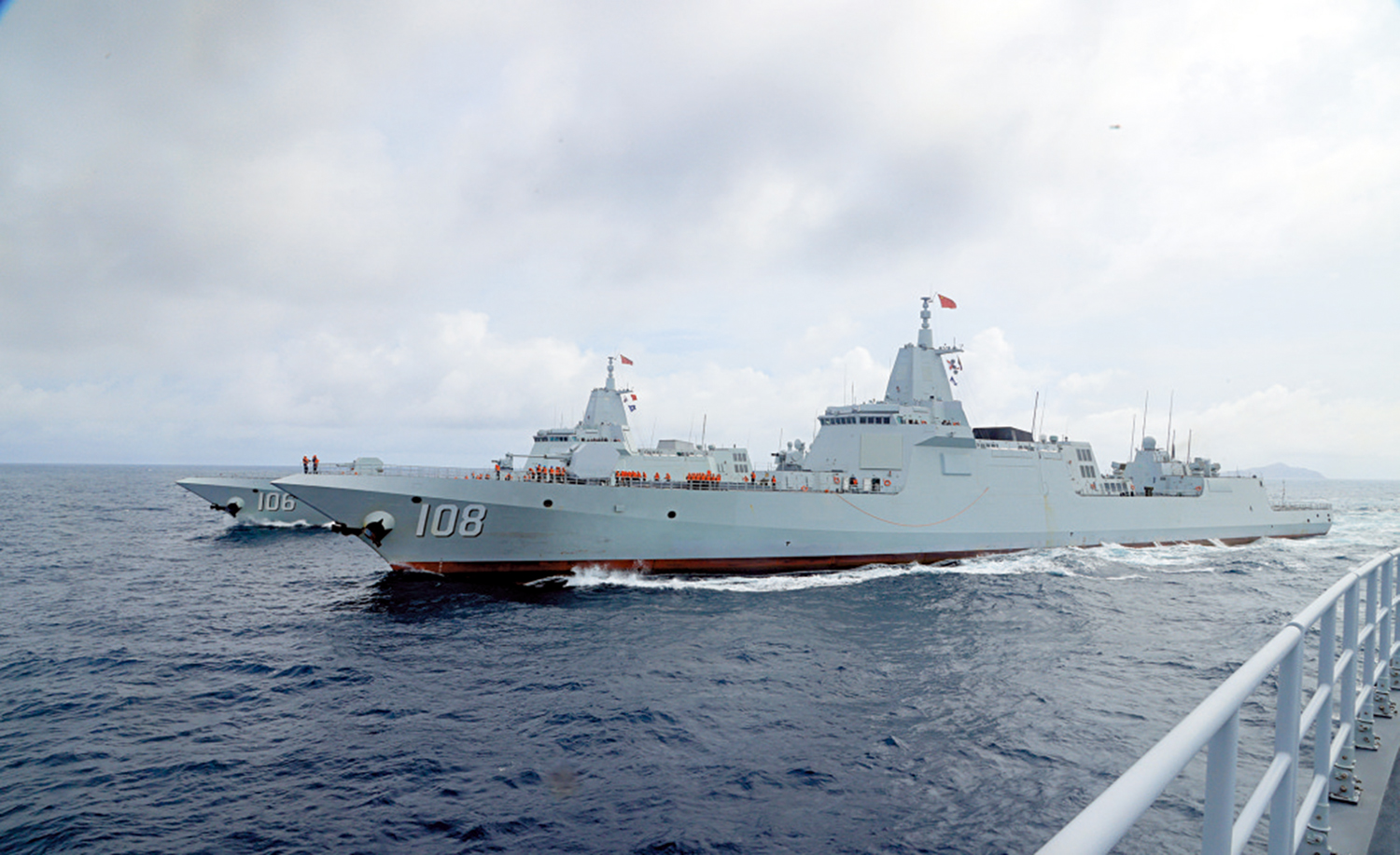 　　圖：首批055型驅逐艦已成為目前海軍主力。